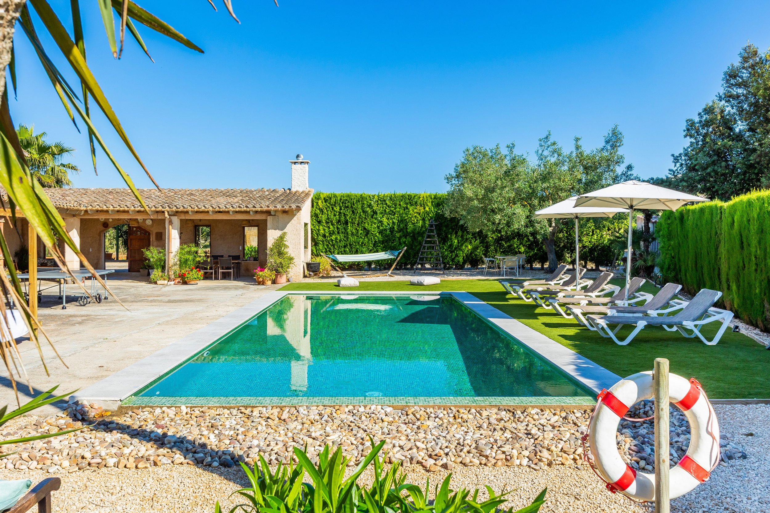 Rural house with swimming pool and open countryside views real estate photography in Mallorca