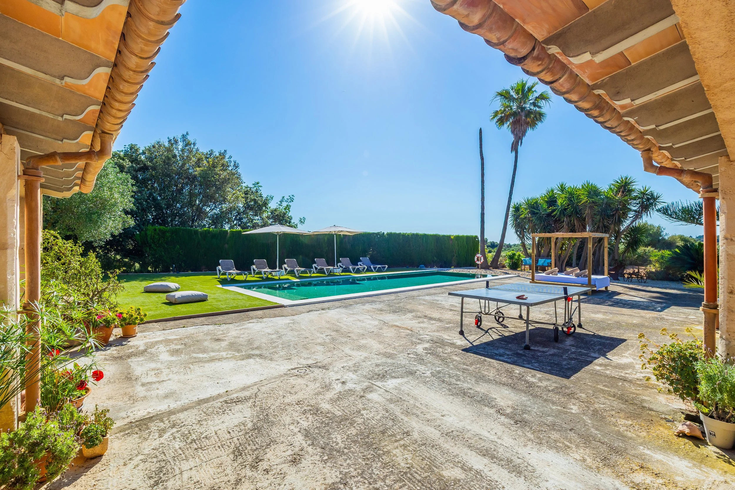 Rural house with swimming pool and open countryside views real estate photography in Mallorca