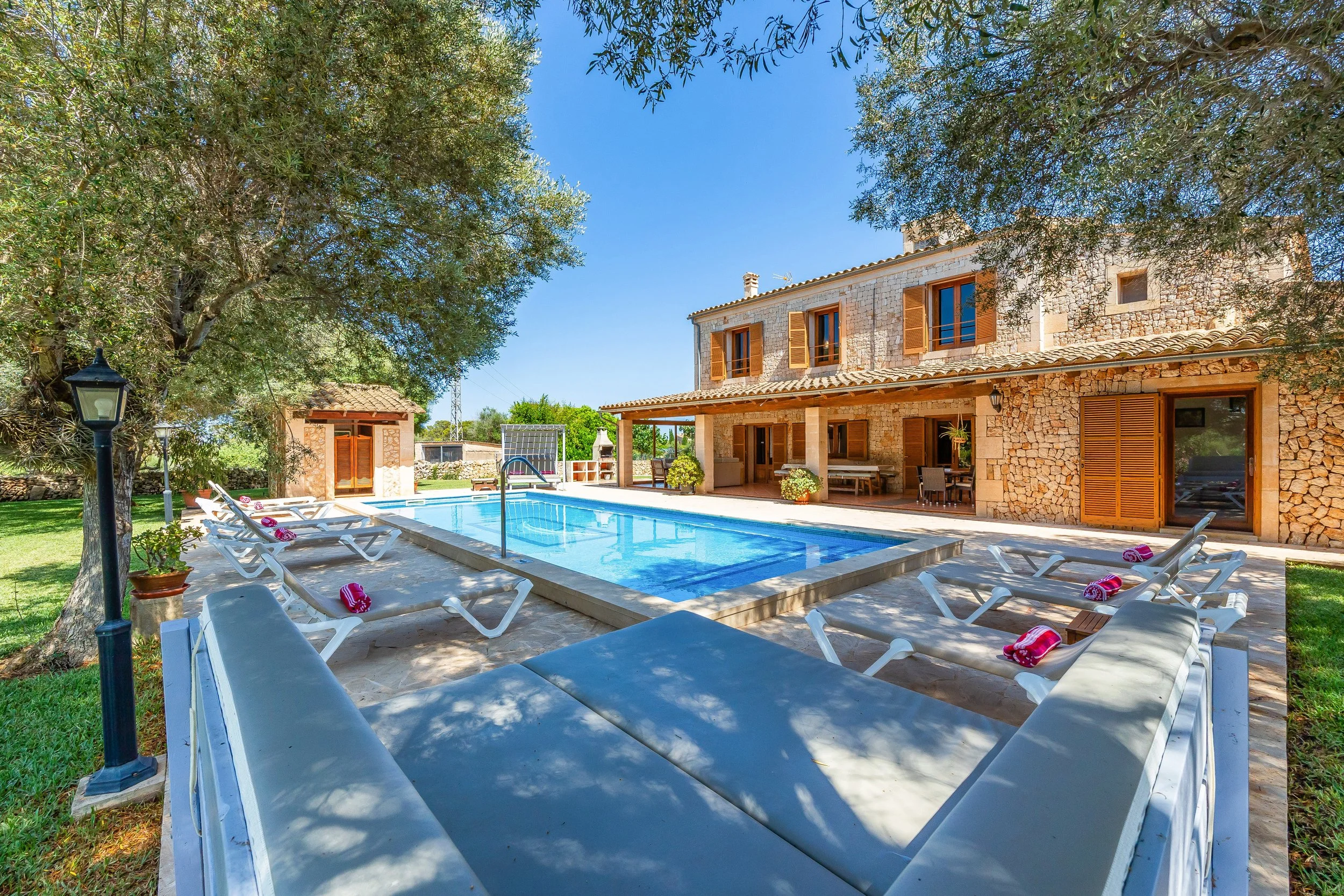 Can Churi Mallorca traditional Mallorcan house with swimming pool and rural countryside surroundings real estate photography