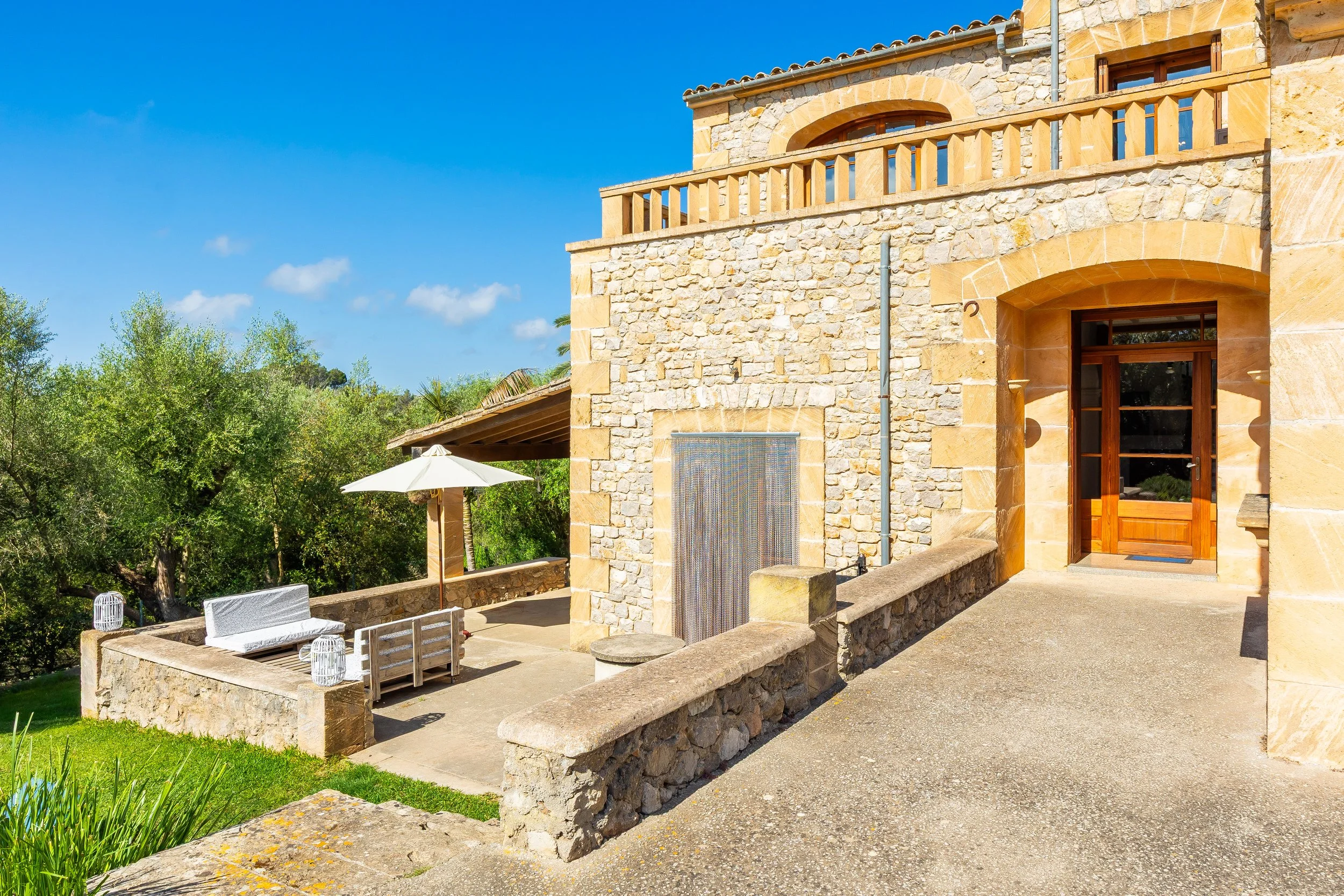 Traditional Mallorcan house with swimming pool near Artà surrounded by countryside real estate photography