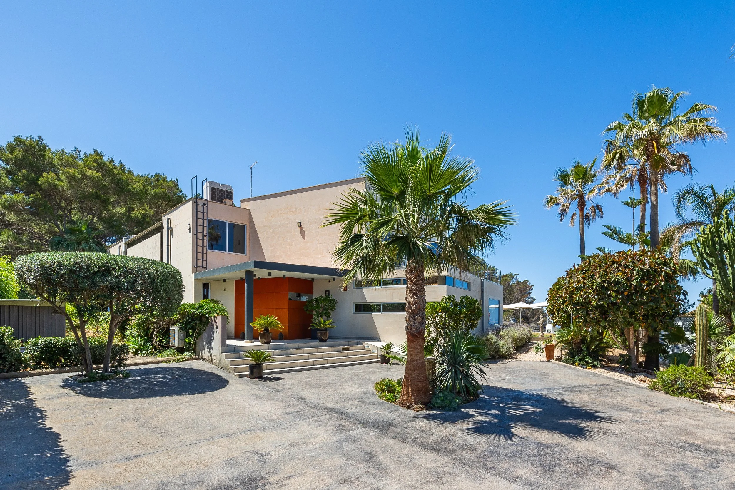 Coastal villa exterior real estate photography in Mallorca with sea views