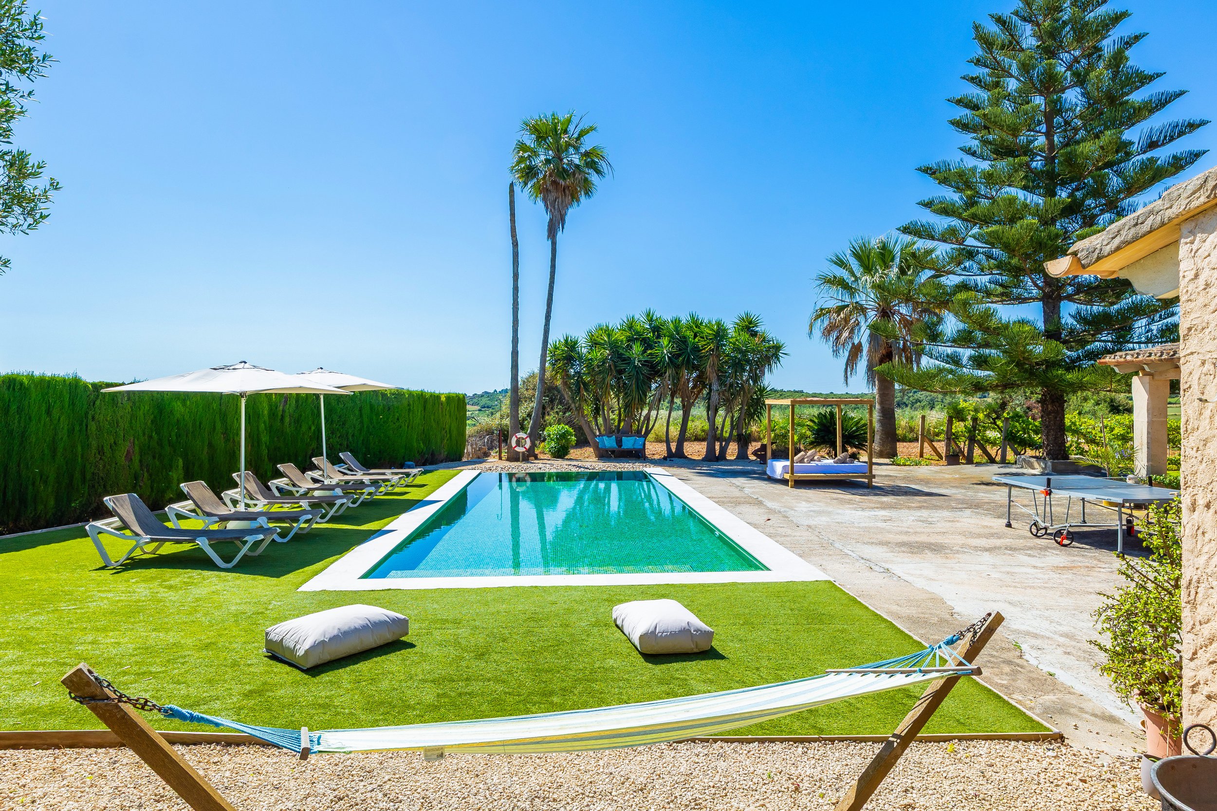 Rural house with swimming pool and open countryside views real estate photography in Mallorca