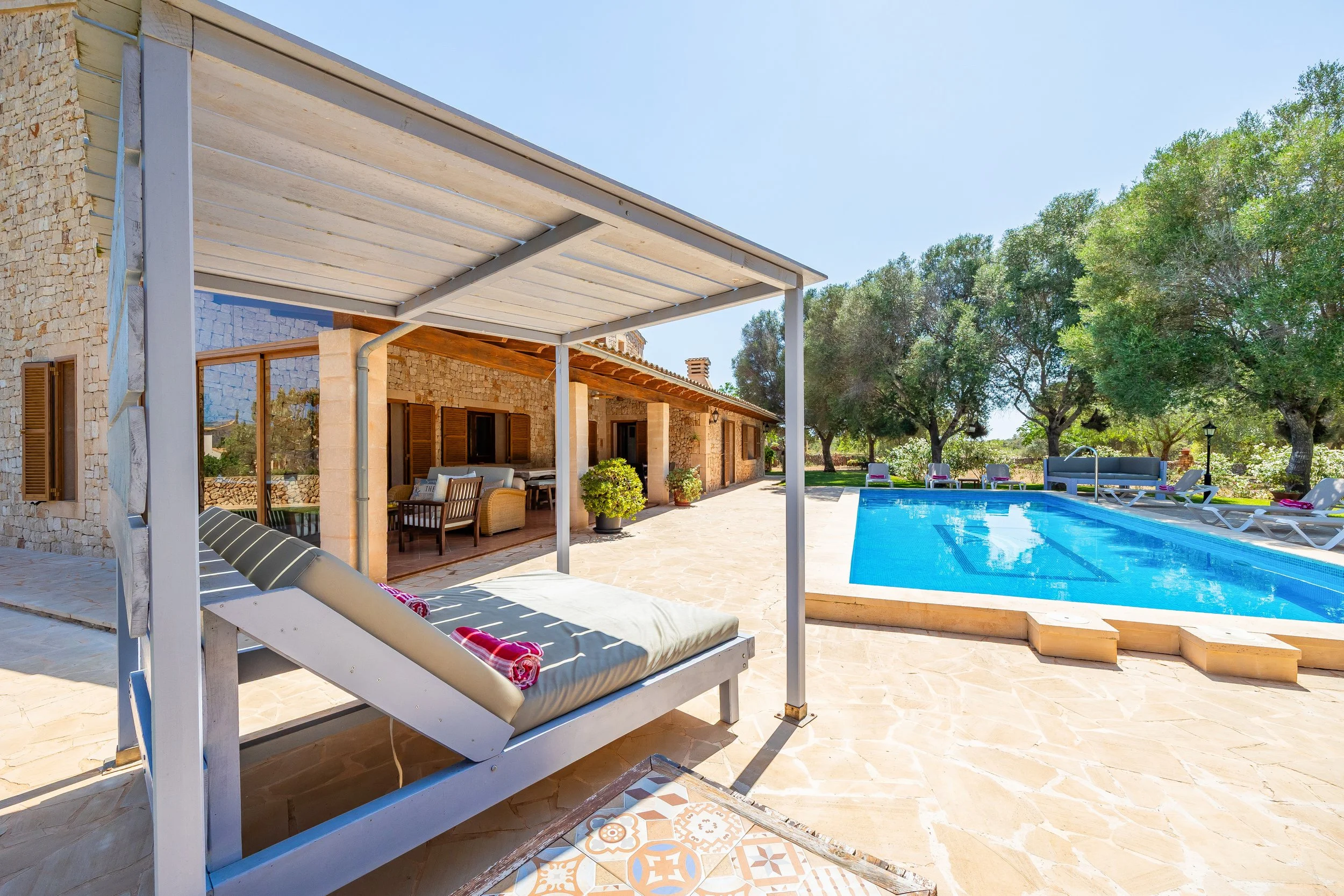 Can Churi Mallorca traditional Mallorcan house with swimming pool and rural countryside surroundings real estate photography