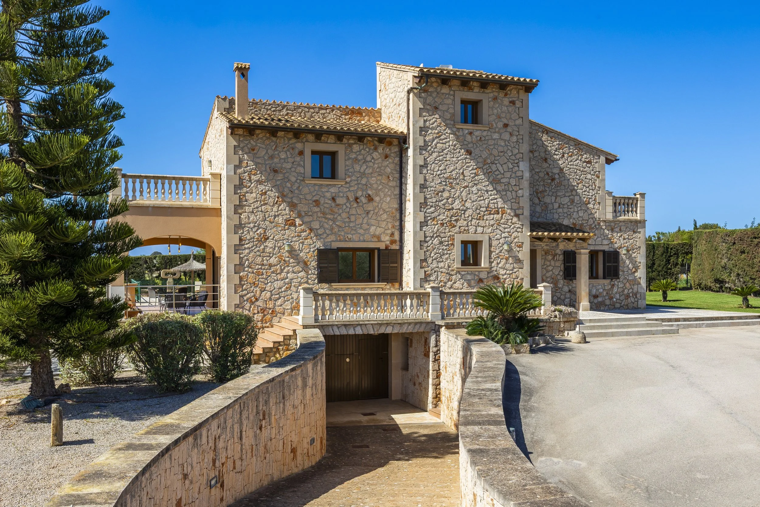 Countryside house near Ses Salines Mallorca with private pool and garden real estate photography