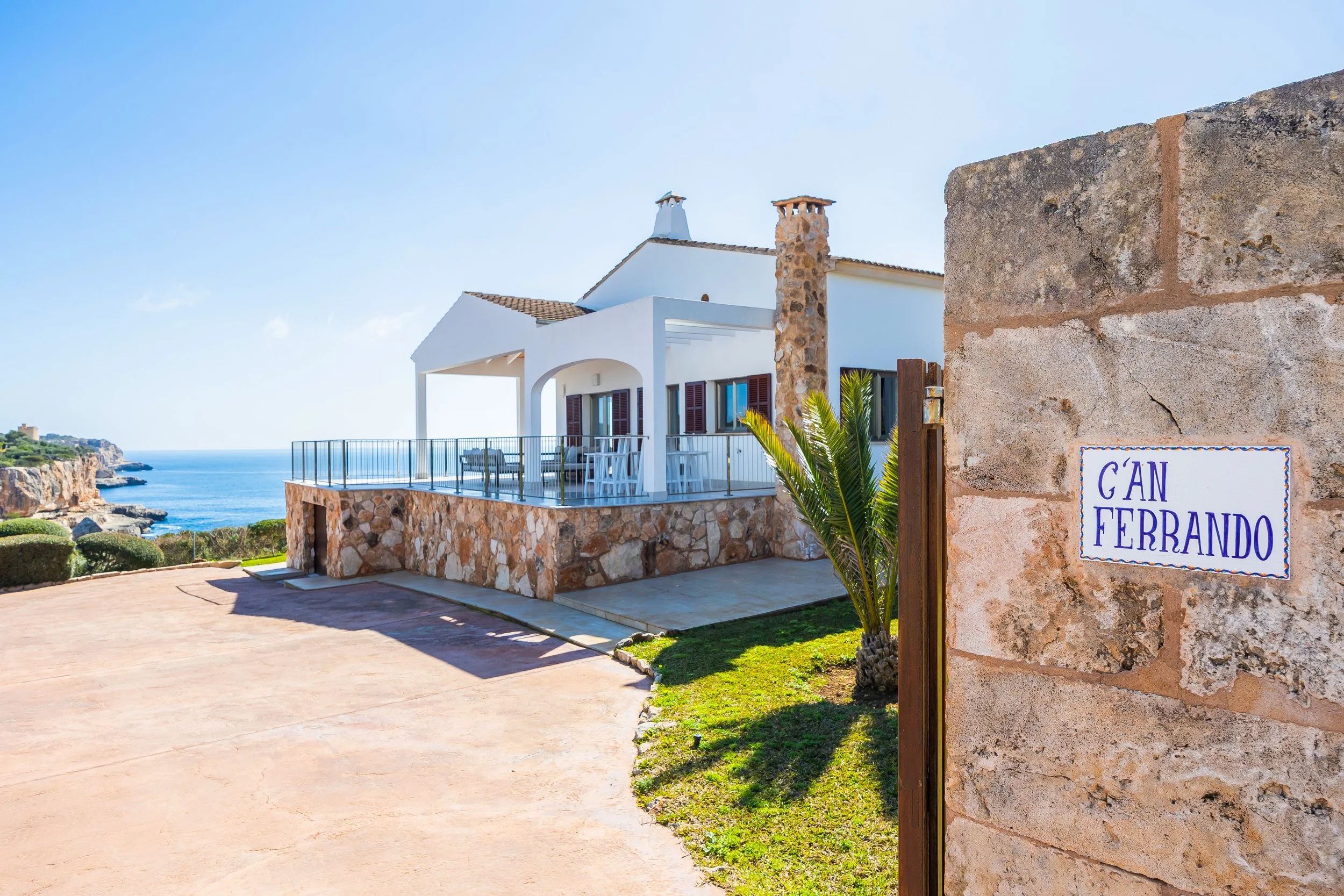 Cinematic real estate photography of Can Fernando Es Pontàs Mallorca with direct views over Es Pontàs natural arch and coastline