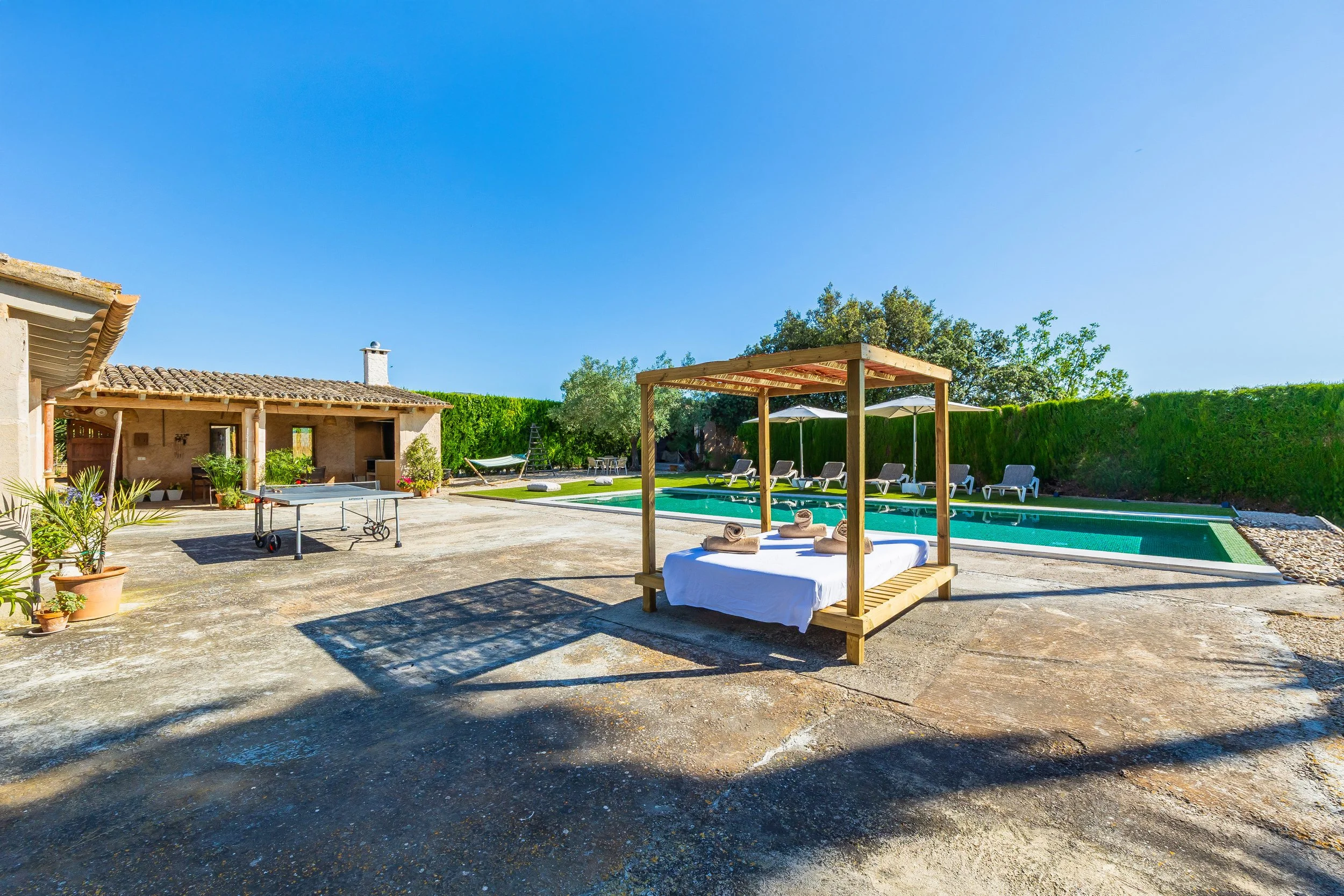 Rural house with swimming pool and open countryside views real estate photography in Mallorca