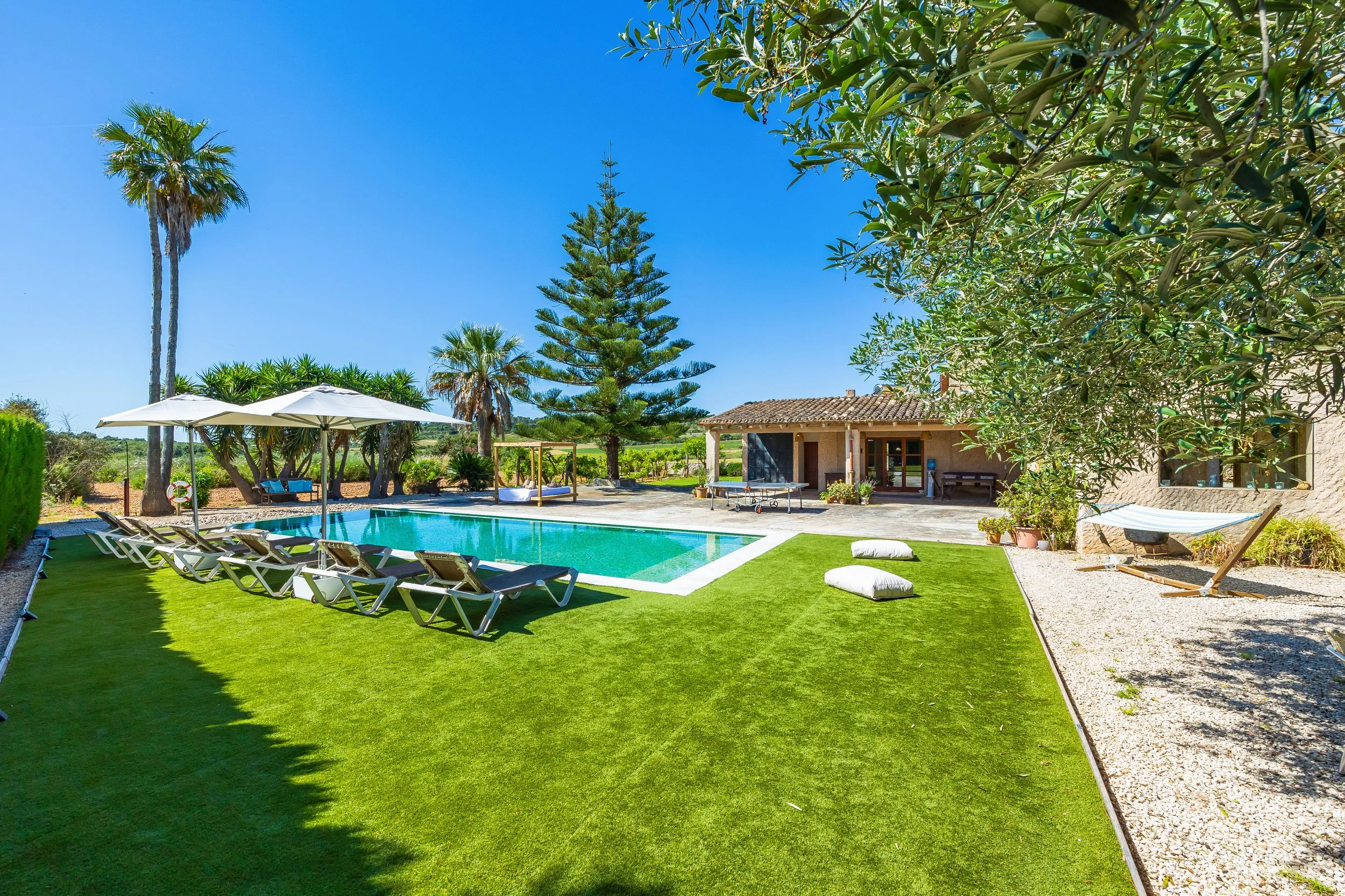 Rural house with swimming pool and open countryside views real estate photography in Mallorca