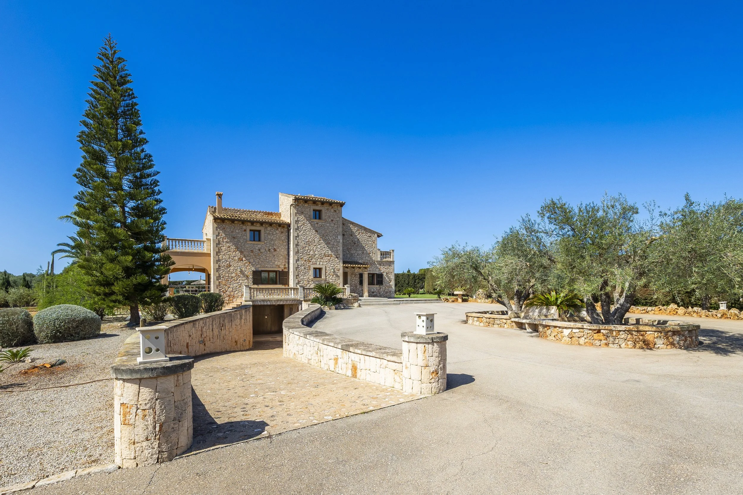Countryside house near Ses Salines Mallorca with private pool and garden real estate photography