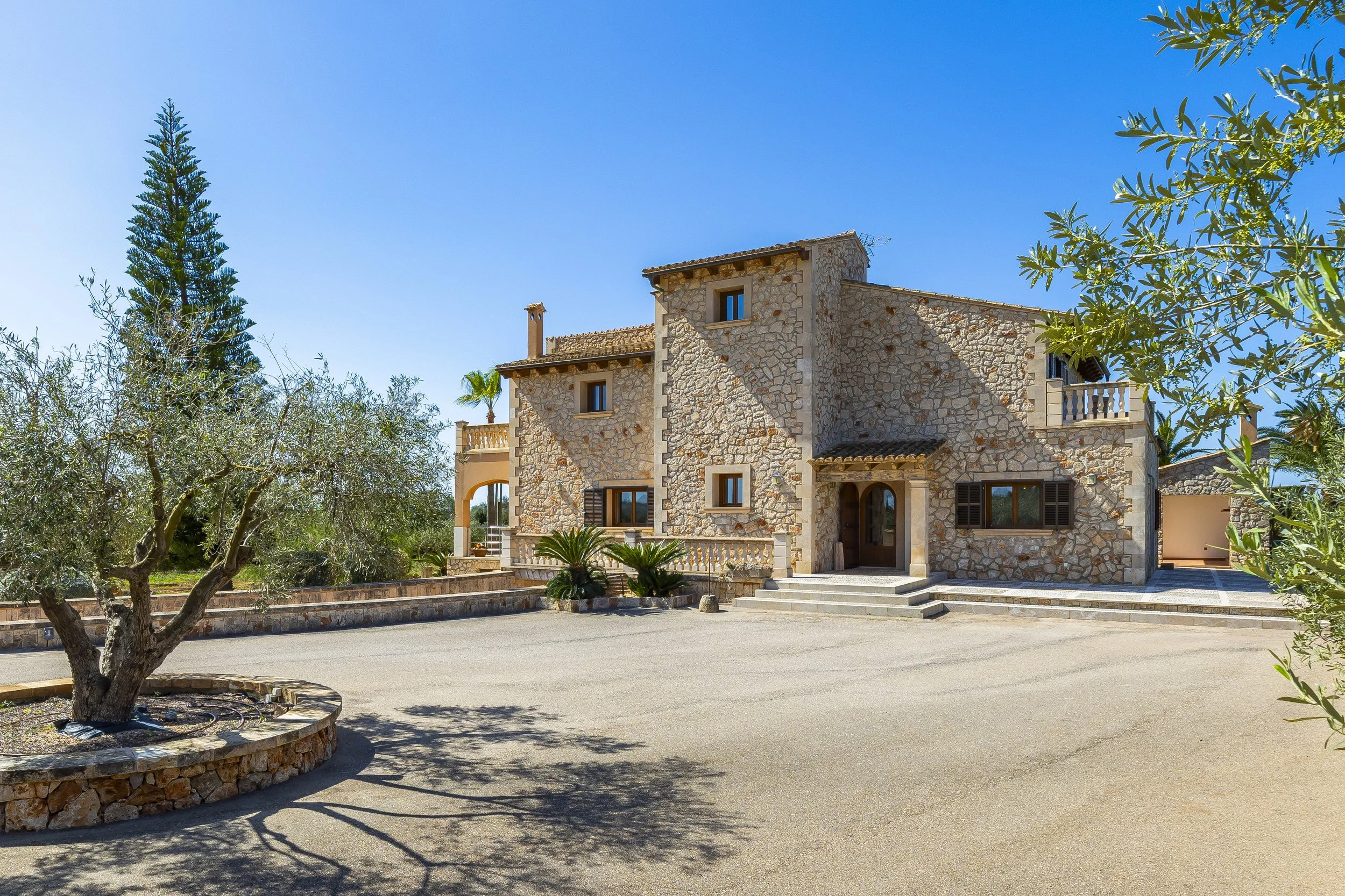 Countryside house near Ses Salines Mallorca with private pool and garden real estate photography