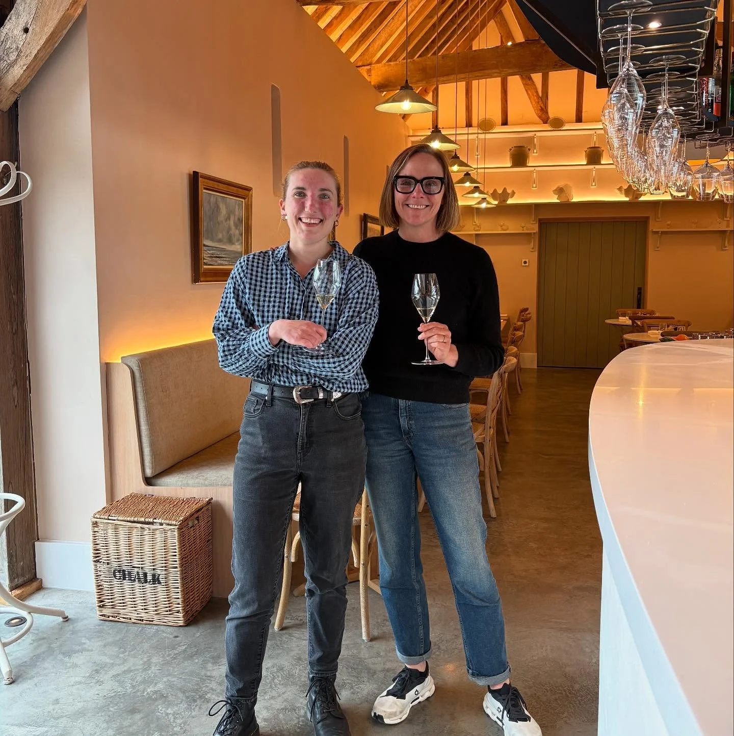 Quick pit stop at @wistonestate on the way home from @plumptonwine on Friday afternoon. 

A chance to see my friend (and newly appointed @chalkatwiston Restaurant Manager🤩) Jo, check out Wiston&rsquo;s extraordinary estate and have a taste of their 