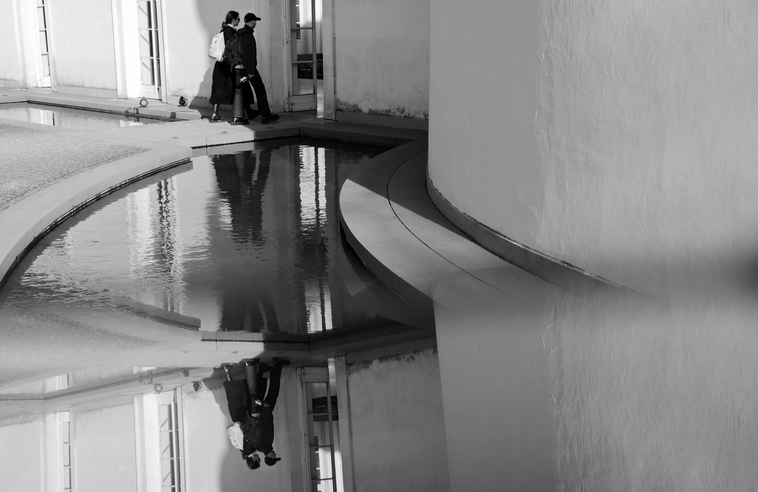 Behind the Elissenbrunnen this couple walks through a door and they reflected in the little pond, and that scene again is mirrored. 1 couple 3 rerfelctions.