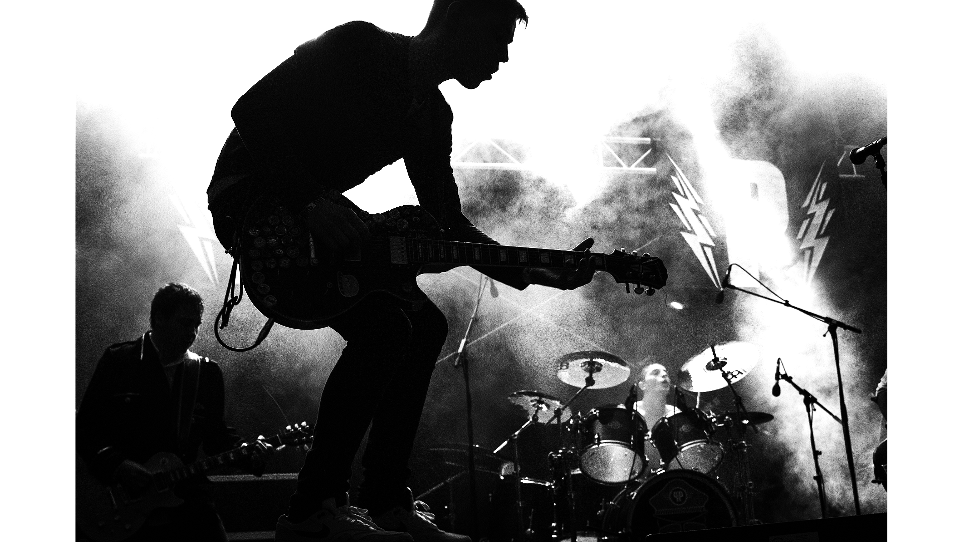 How Independent Artists Can Build a Career Without a Label