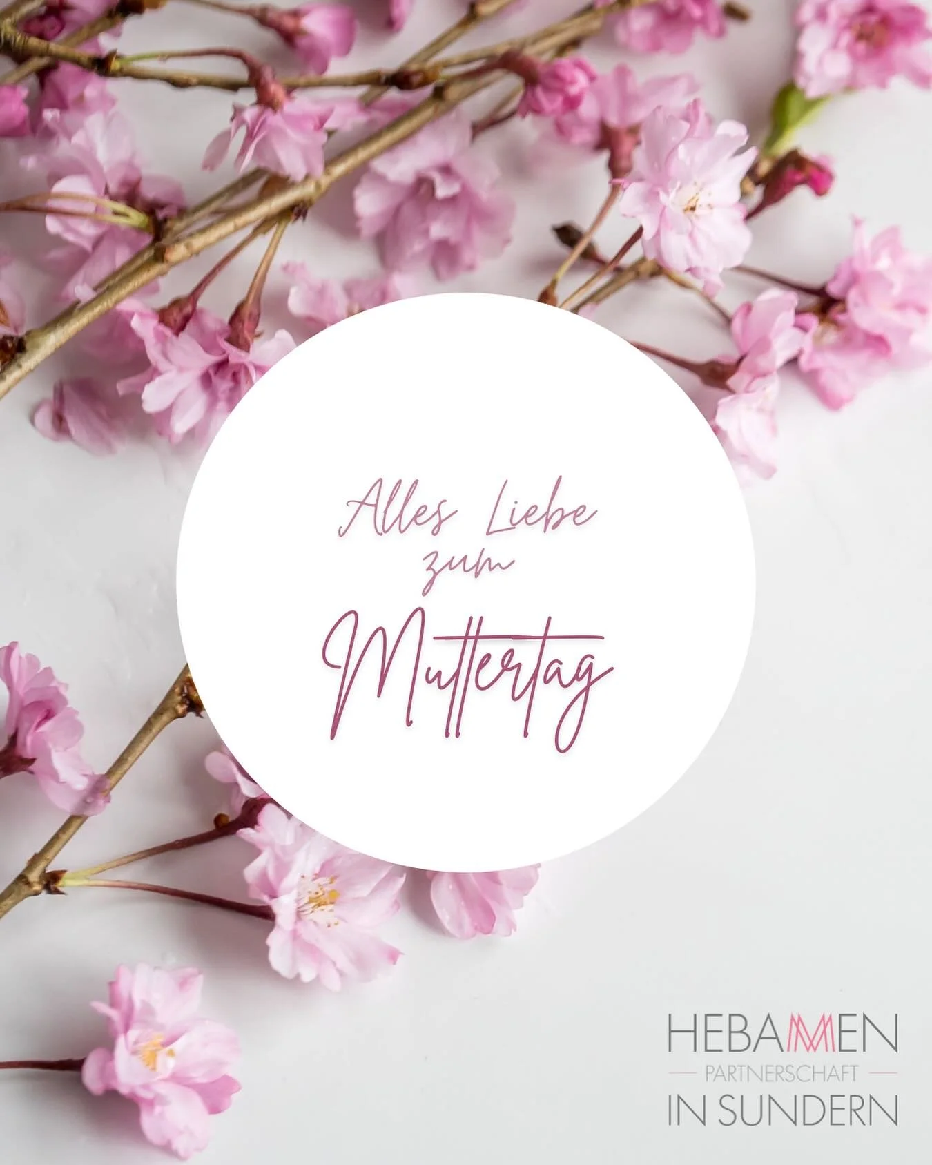 Heute feiern wir all die wunderbaren Mamas 🤍
Die, die ihr Baby im Arm halten.
Die, die gerade ein kleines Wunder unter ihrem Herzen tragen.
Die, die nachts wach sind, tr&ouml;sten, lieben, organisieren und jeden Tag ihr Bestes geben.

Aber heute den