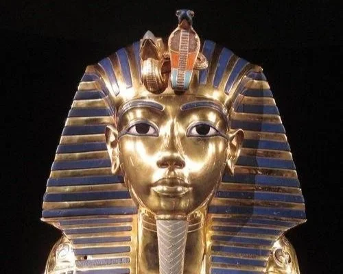 KING TUTANKHAMUN: THE BOY KING WHO CARRIED THE SECRETS OF AN ANCIENT DYNASTY