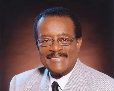 JOHNNIE COCHRAN : THE COURTROOM LEGEND WHO BECAME A GLOBAL NAME