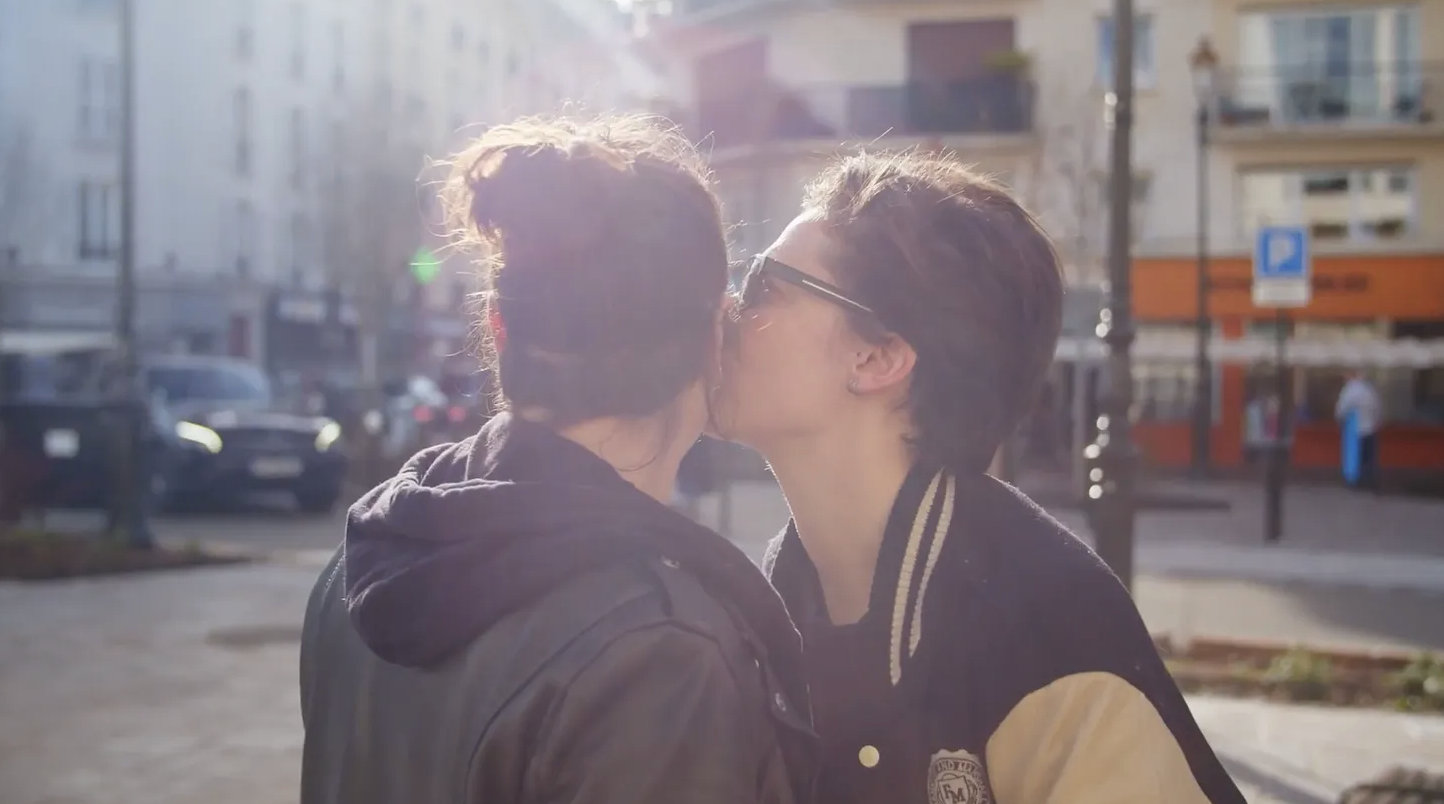 J'te la fais courte #7 - le bisou révolutionnaire