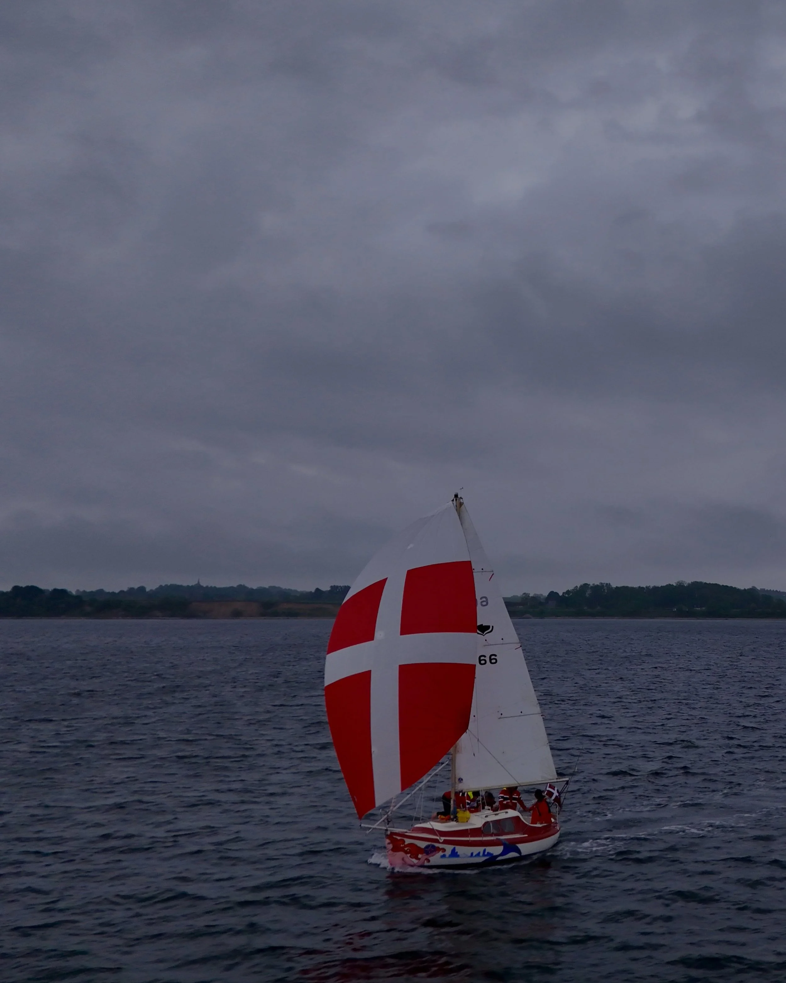 Flere sp&oslash;rger nysgerrigt ind til, om vi filmer vores lille projekt. Og ja, det g&oslash;r vi - Men om 2 timer g&aring;r starten p&aring; Sj&aelig;lland Rundt, s&aring; den tager vi en anden dag :-)