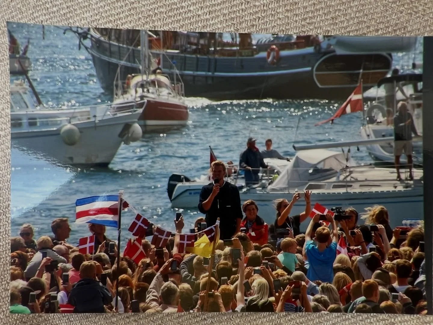 I dag er det pr&aelig;cis 10 &aring;r siden at vi kom hjem med Havana. 

Den dag er en af de mest r&oslash;rende og overv&aelig;ldende dage i mit liv. Hele oplevelsen st&aring;r lidt sl&oslash;ret i min hukommelse - m&aring;ske hjulpet p&aring; vej a