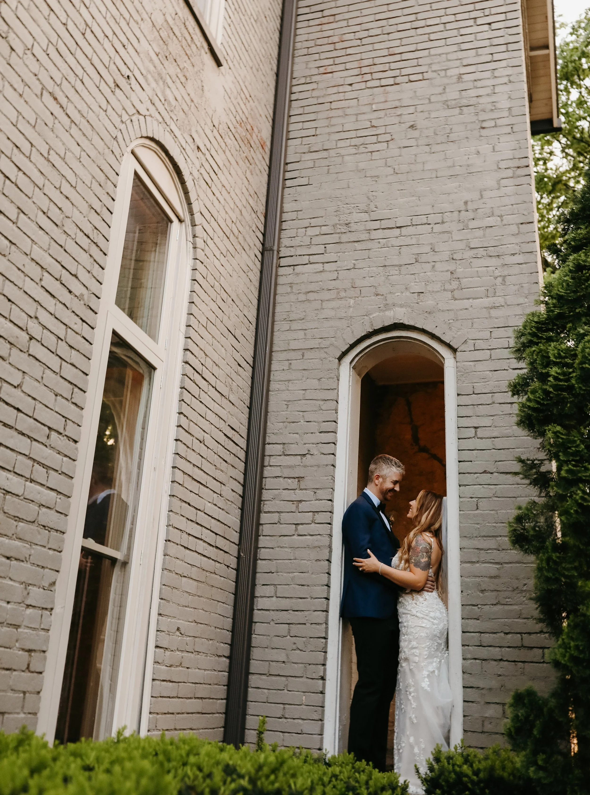 Talking all about Sarah + Evan's wedding is on blog this week! Read it on the link in the bio. 💌

@thecordelle 
@glenaigilbertphoto 
@beautybyk2 
@catfilmmaker 
@bridalsbymadison