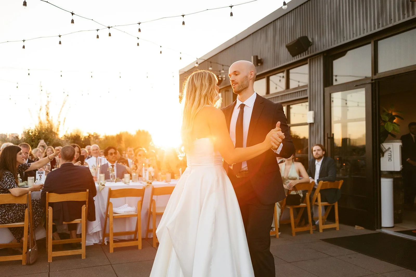 Golden hour helping set the mood ✨

@waymoresnashville 
@talltalesnashville 
@throughvictoriaslens 
@eventworksrentals 
@sparrowandlilyflorals 
@aandbe_nashville