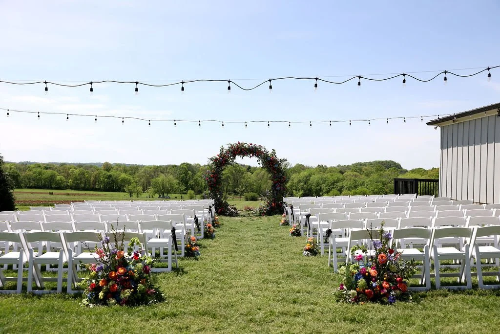Making the vision a reality.🌷

@thebarnatallenbrookefarms 
@storyweddingco 
@rosehillflowersnashville