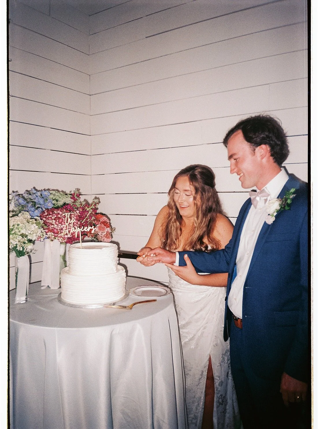 Reception on film. 📸

@linden.crtv 
@bullbourneranch 
@sigridblooms