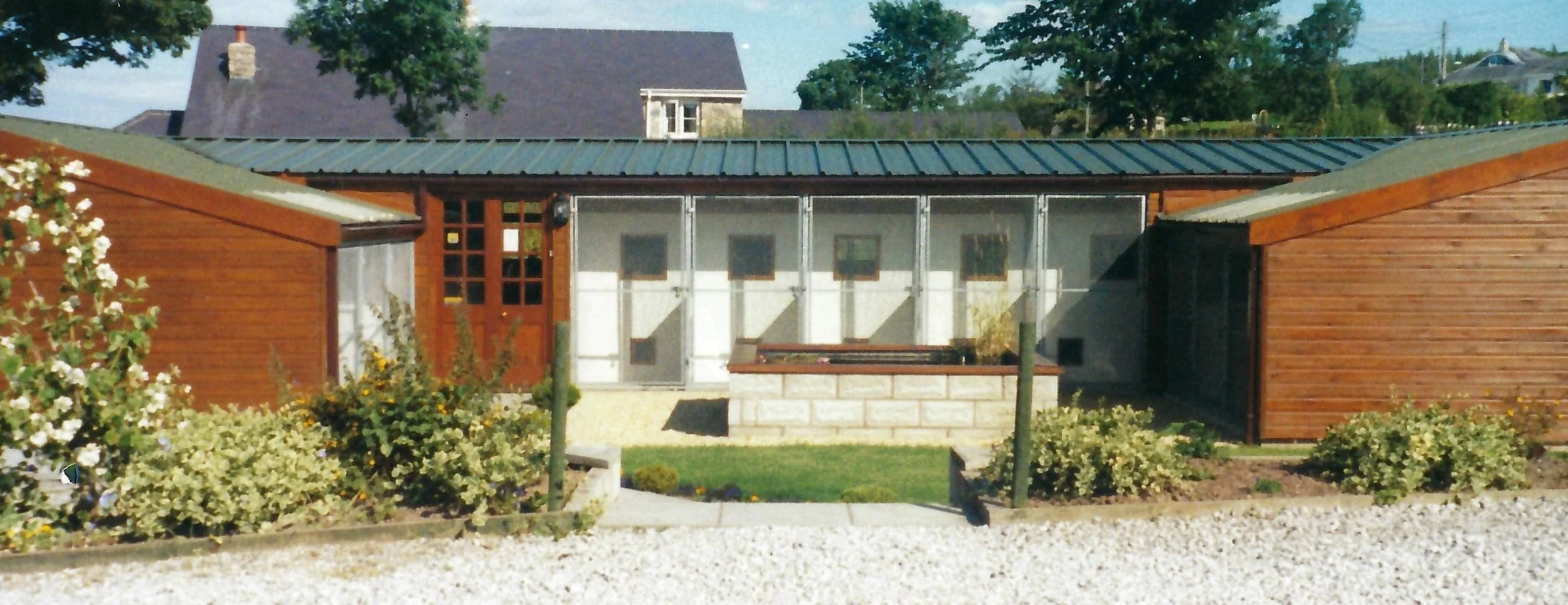 Greenacres Cattery main building surrounded by plants and nature.