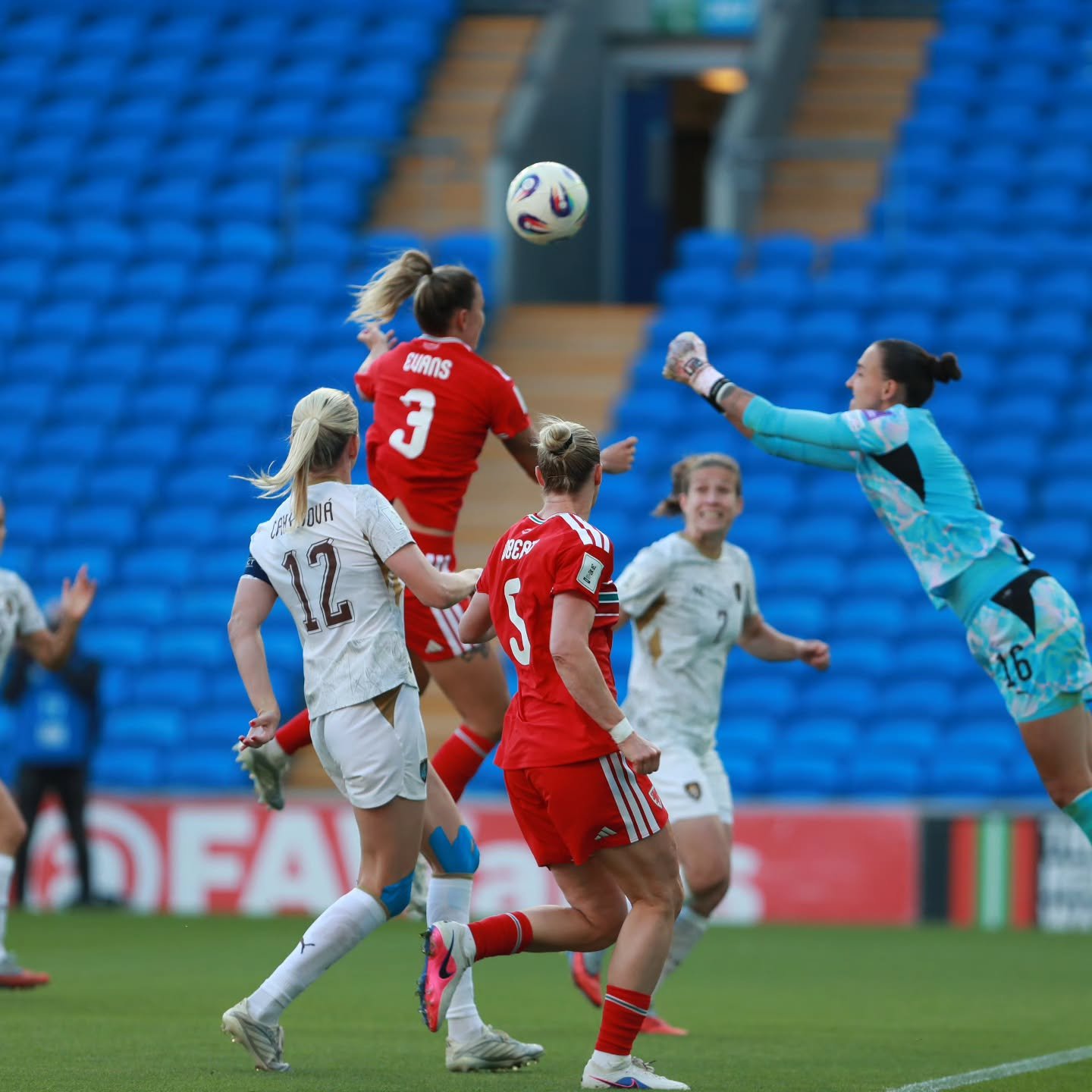 @gemmaevanss_ scoring for @cymru