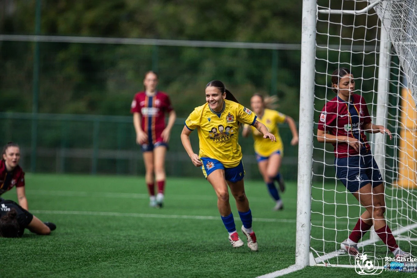 Great game from @erinmurray96 who had a cracking game, opening the score sheet and having an impeccable 90 minutes. 
@barrytownwomenfc v @cardiffmetwfc in the @adranleagues
