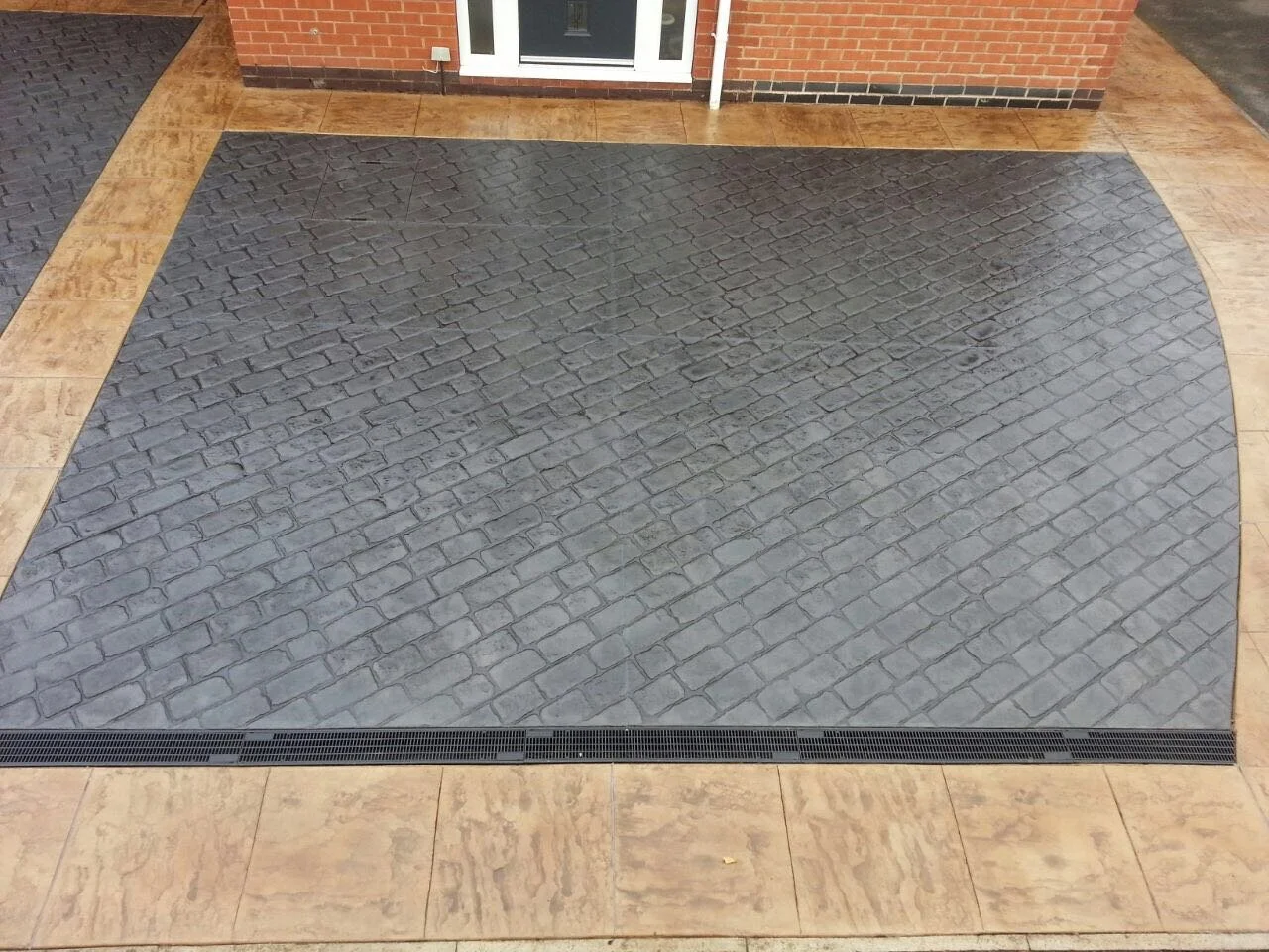 MAT- Lakeland Cobble. CSH- Slate Grey. RA- Charcoal. 2 of 3..jpg
