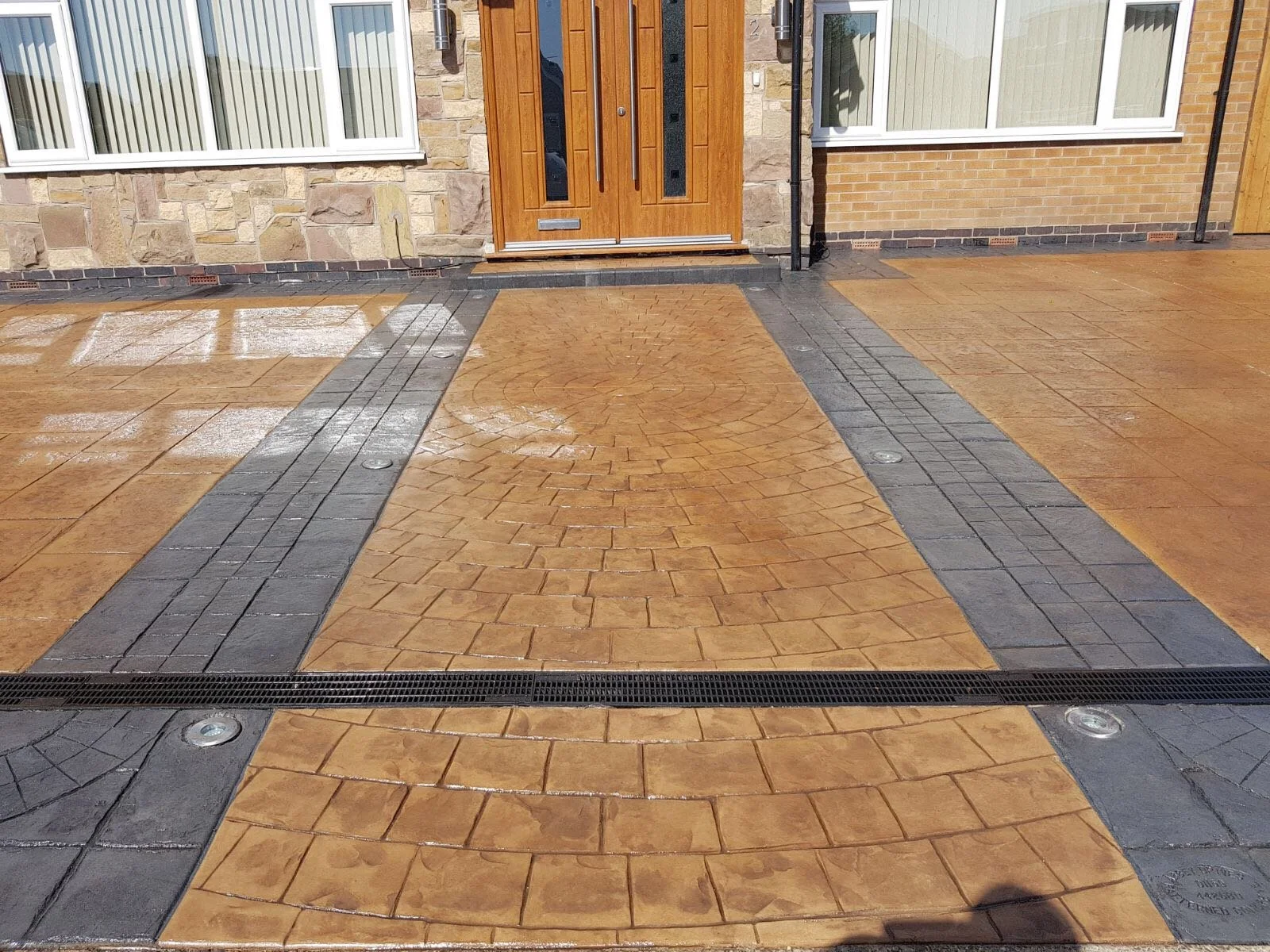 MAT- Slate Cobblestone Circle & California Weave Border. CSH- Bideford buff & Steel Grey. RA- Tan & Charcoal..jpg