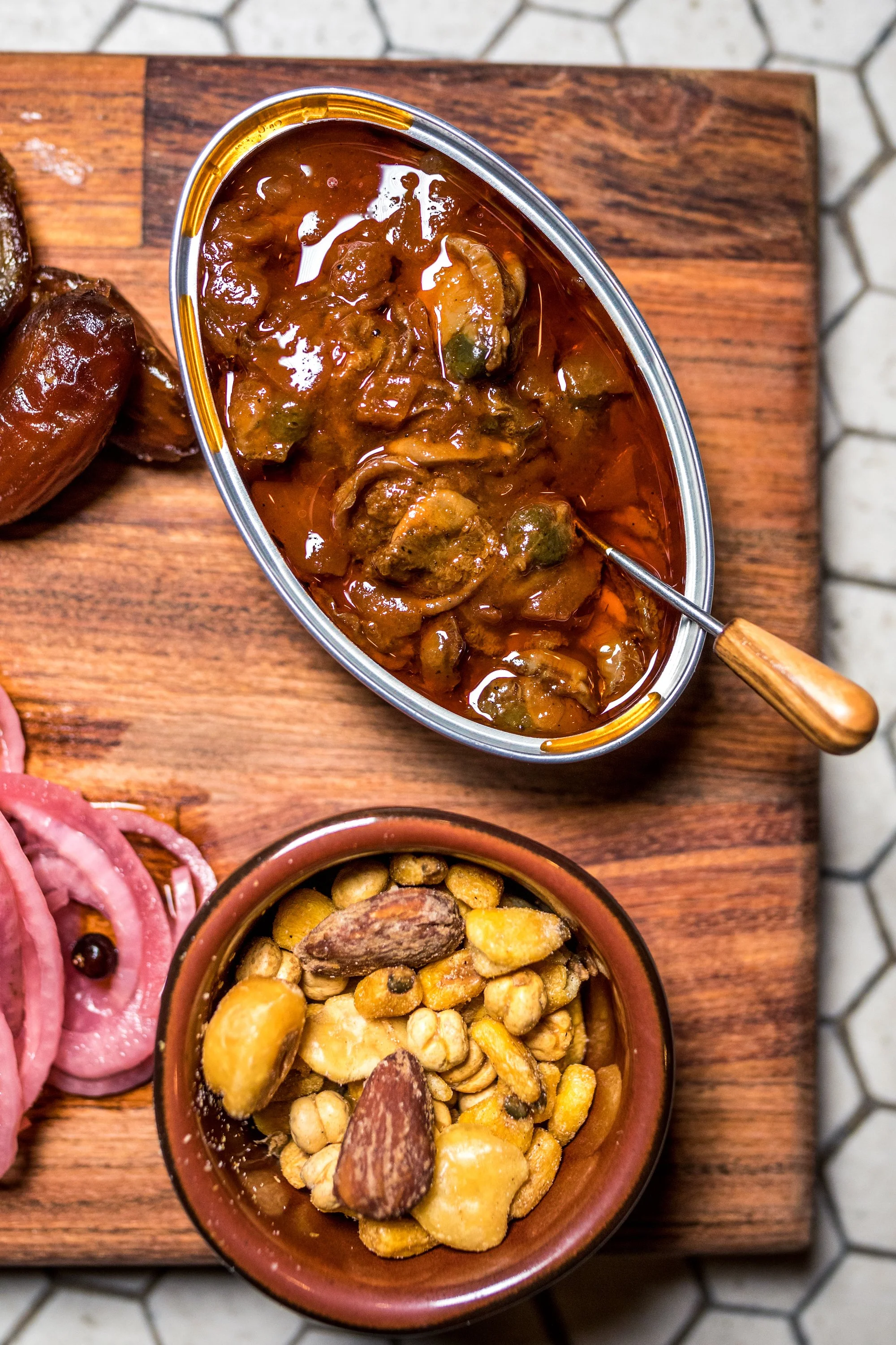 Vieiras Pequeñas en Salsa Gallega & Spanish Nuts
