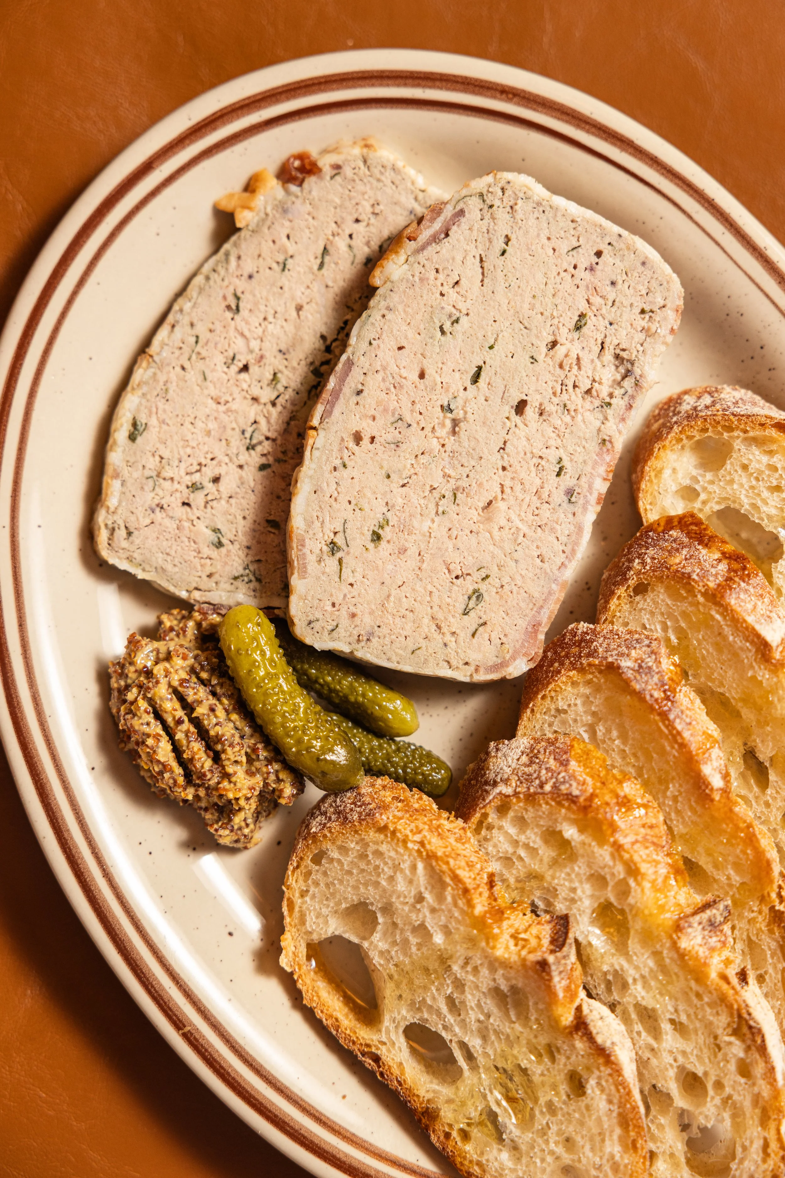 COUNTRY PÂTÉ
Country pâté, whole grain mustard, cornichons, baguette · France