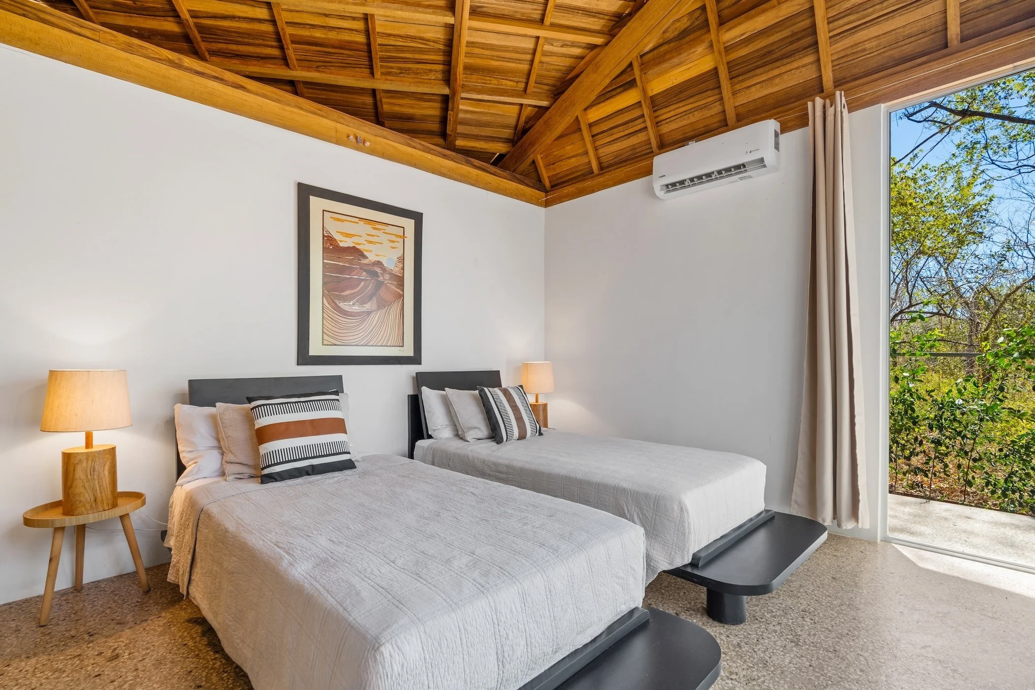 King to twin beds upon request
