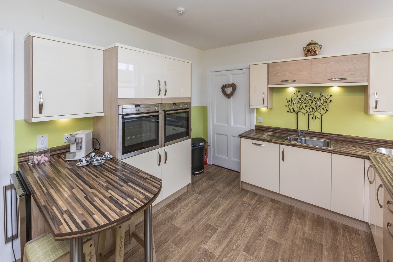 kitchen-main-pinewood-house.jpg