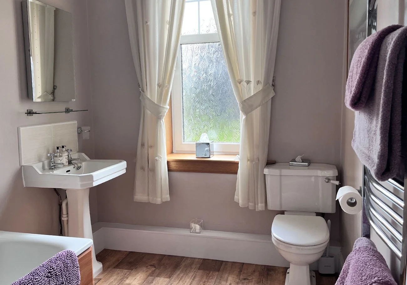 Red Squirrel Bedroom 1 Bathroom.jpg