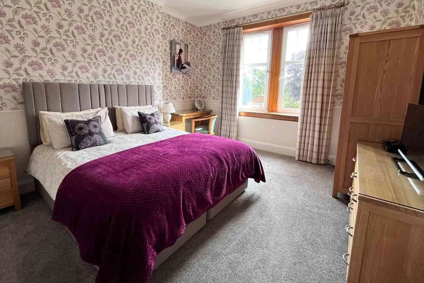 Bedroom 2- Bed - Pinewood Country House.jpg