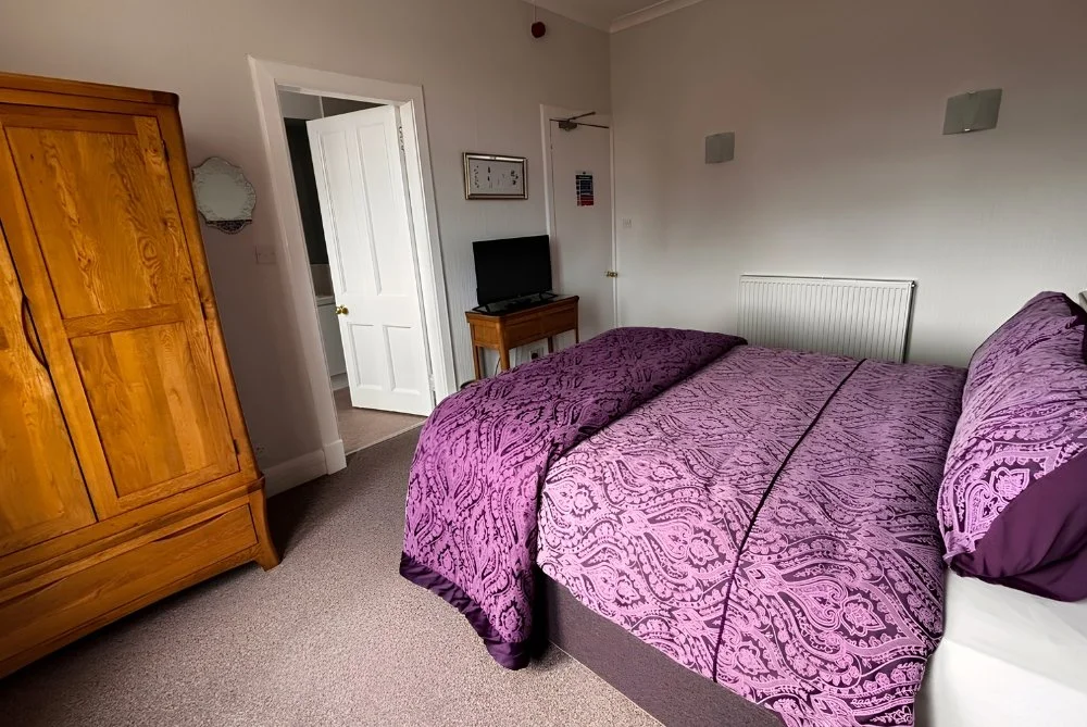double-bedroom-pinewood-house-near-st-andrews.jpg