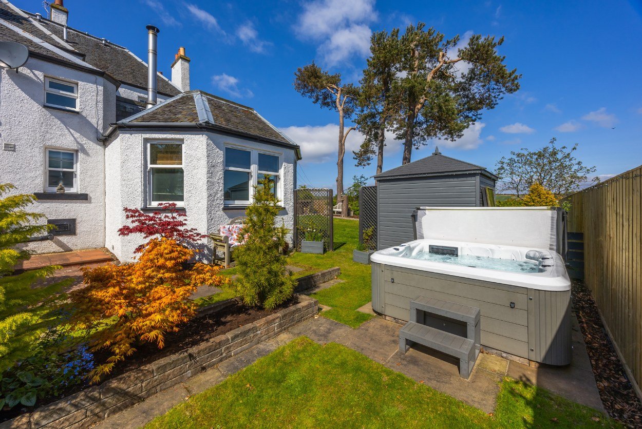 private-hot-tub-self-catering-home.jpg