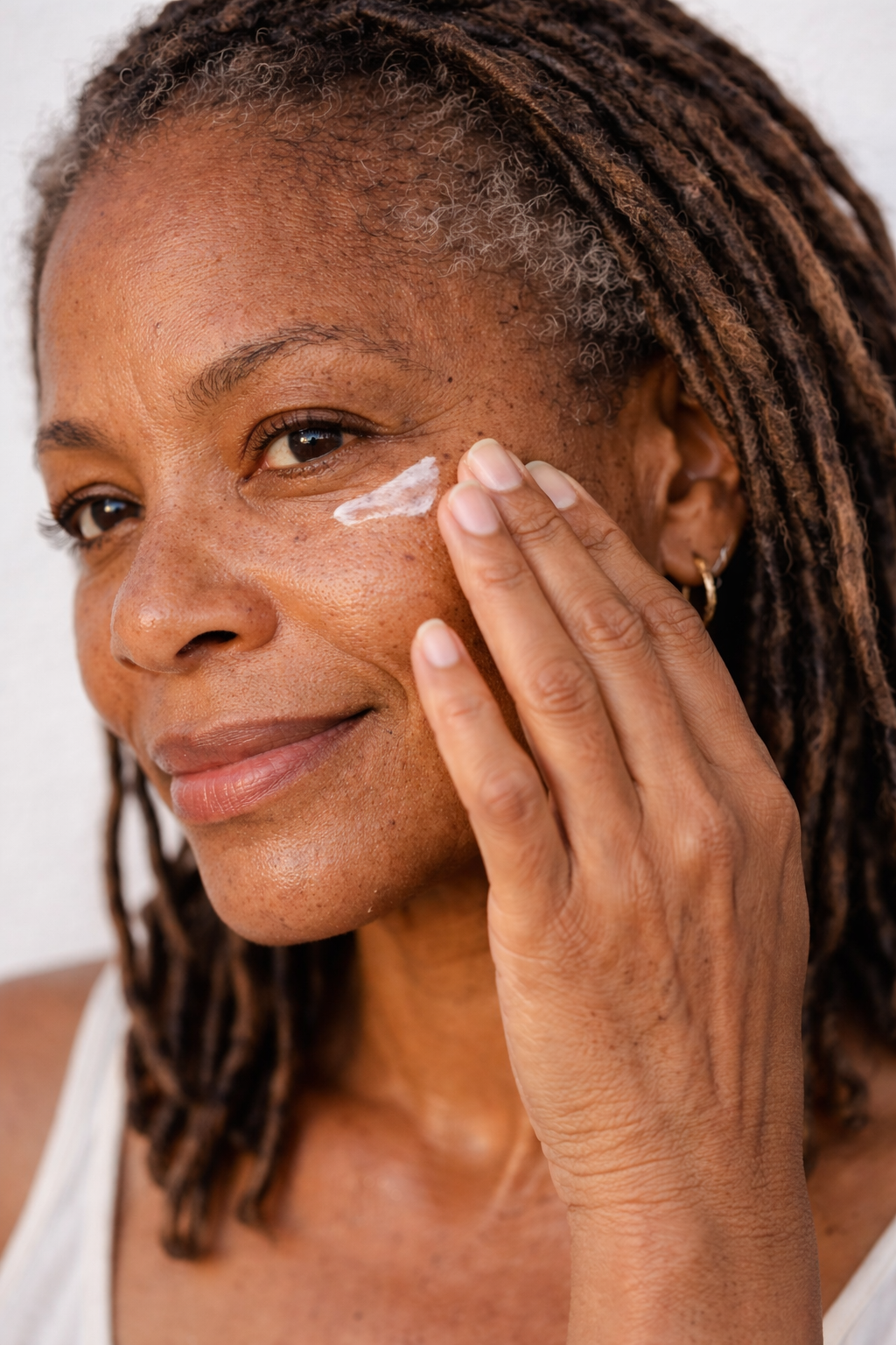 african american mature Model - eye cream.png