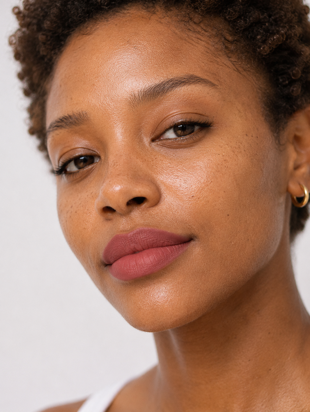african american female model terracotta lipstick.png