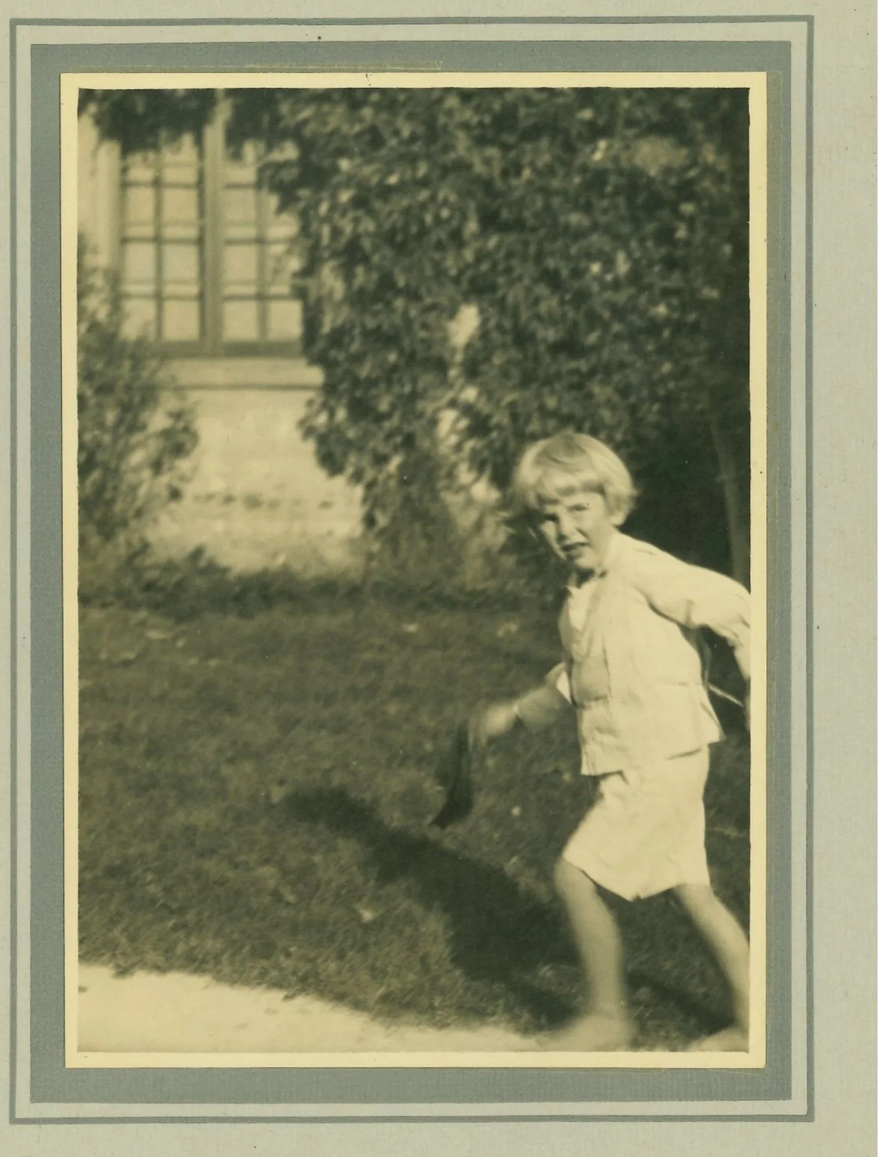 01_child_running.jpg