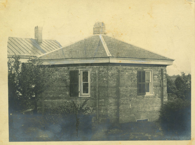 Hexagonal house.png