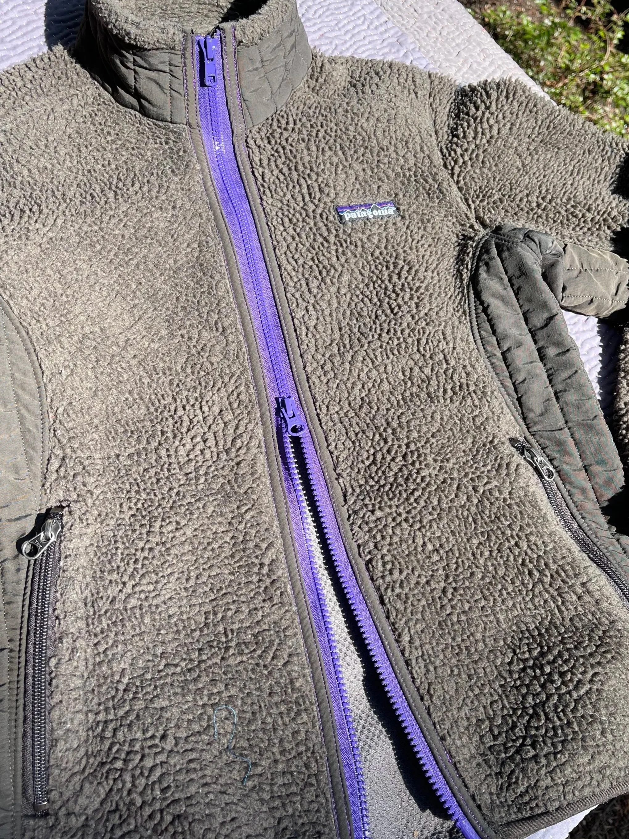 a well-loved patagonia fleece gets a heavy-duty, 2-way zipper replacement
