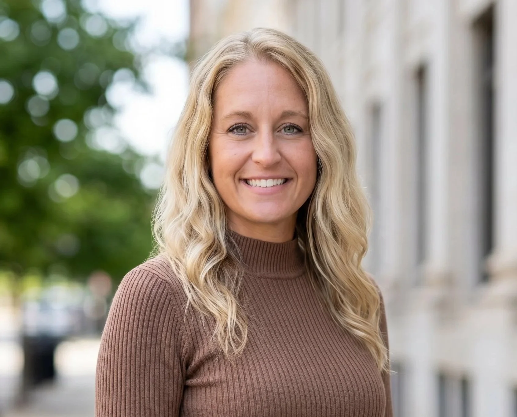 Headshot photo of Lauren Thompson