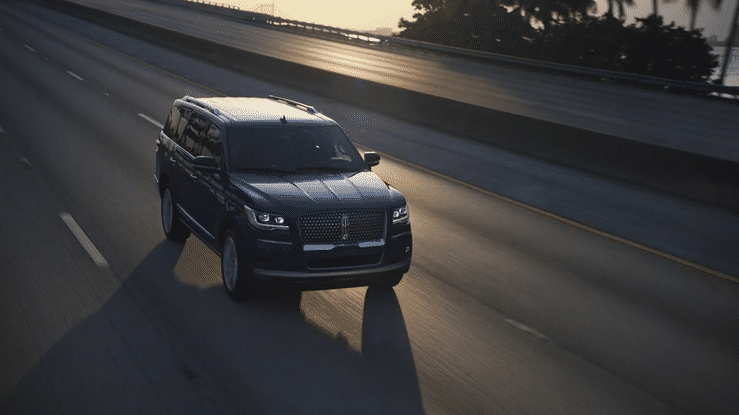 Lincoln Navigator Serena's Drive 30-high-2.gif