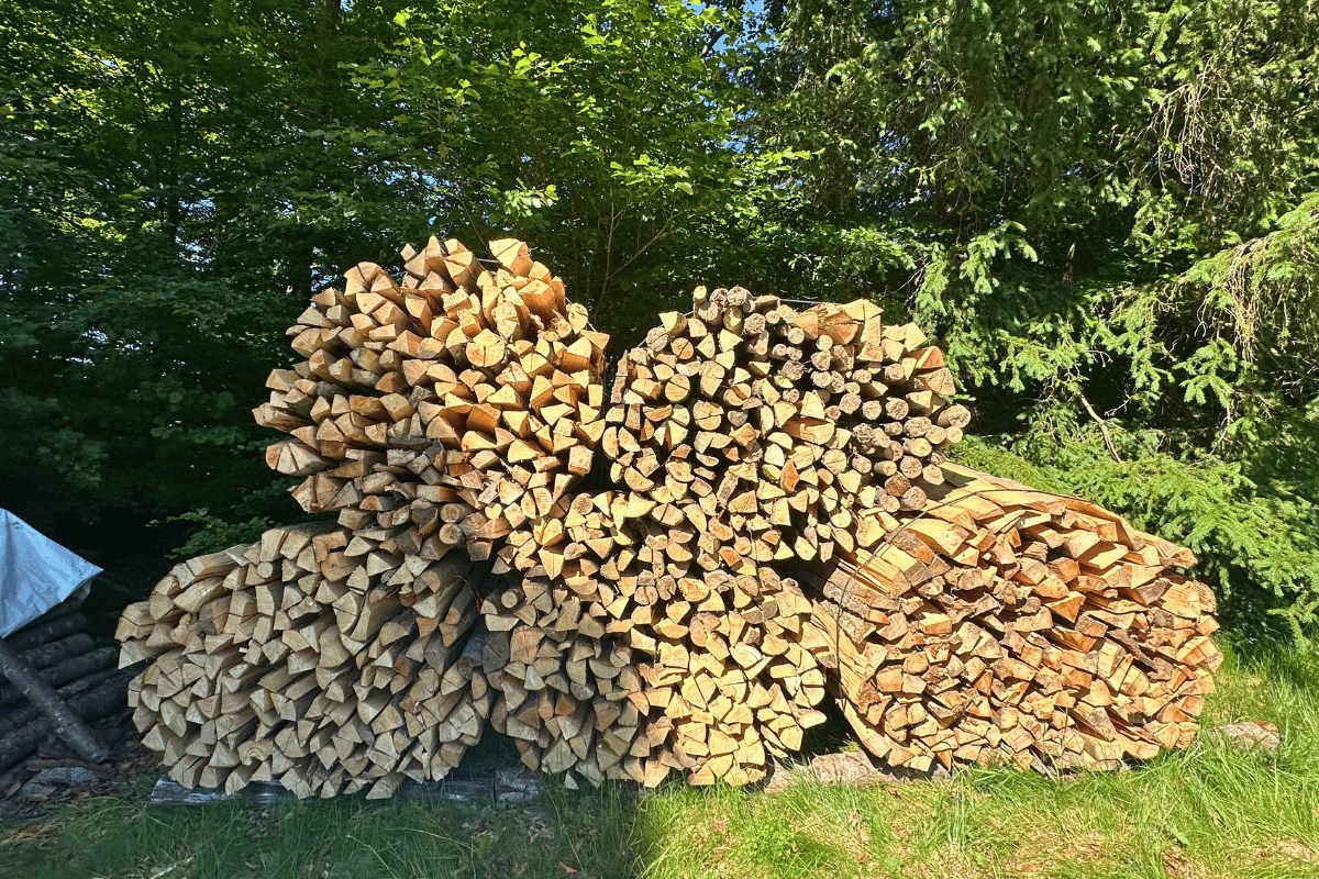 Ein Holzbündel entspricht immer genau einem Ster. Die Bündel können einfach verladen werden.