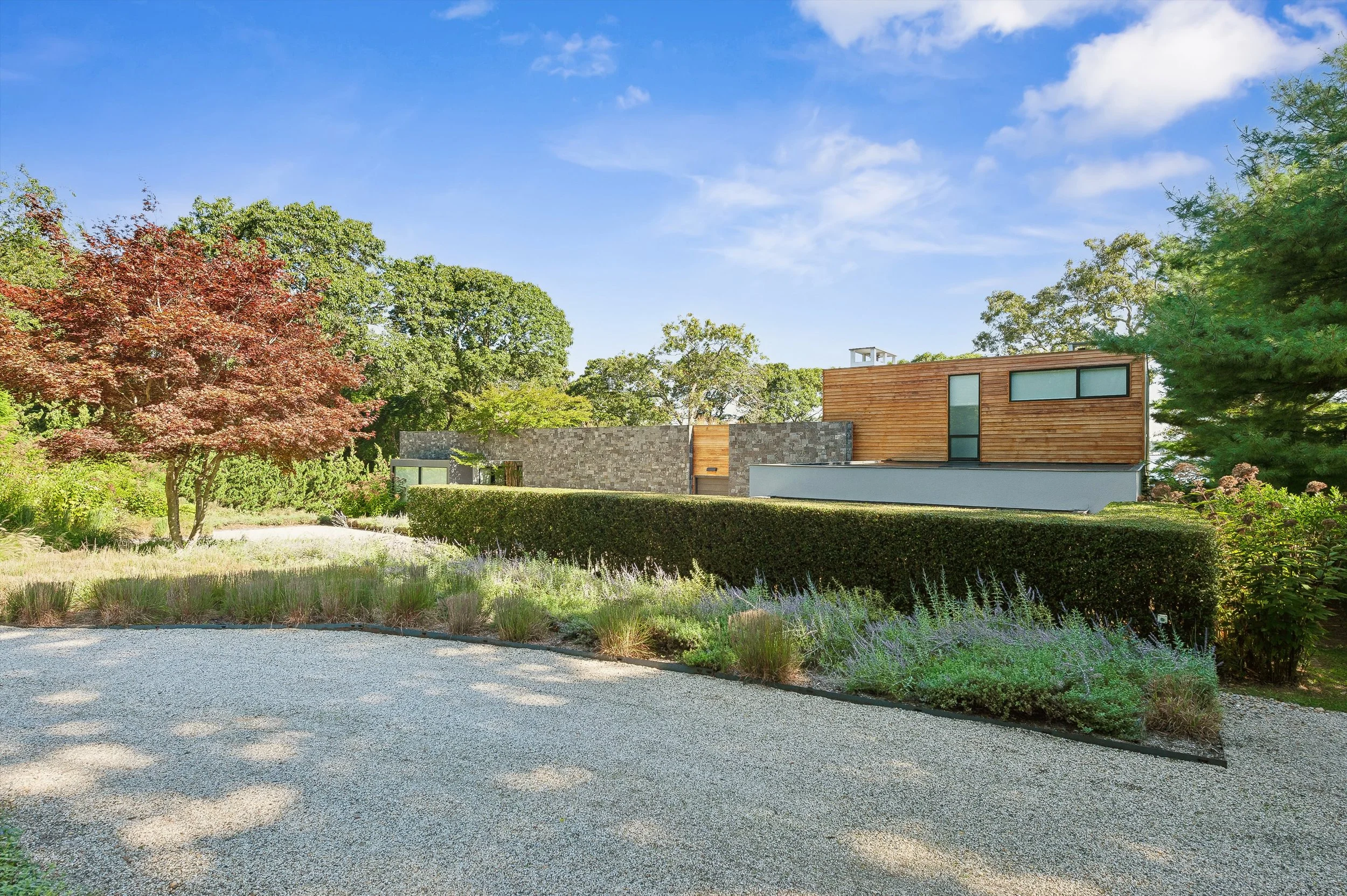 06-90 Oyster Shores Rd, East Hampton-Front1.jpg