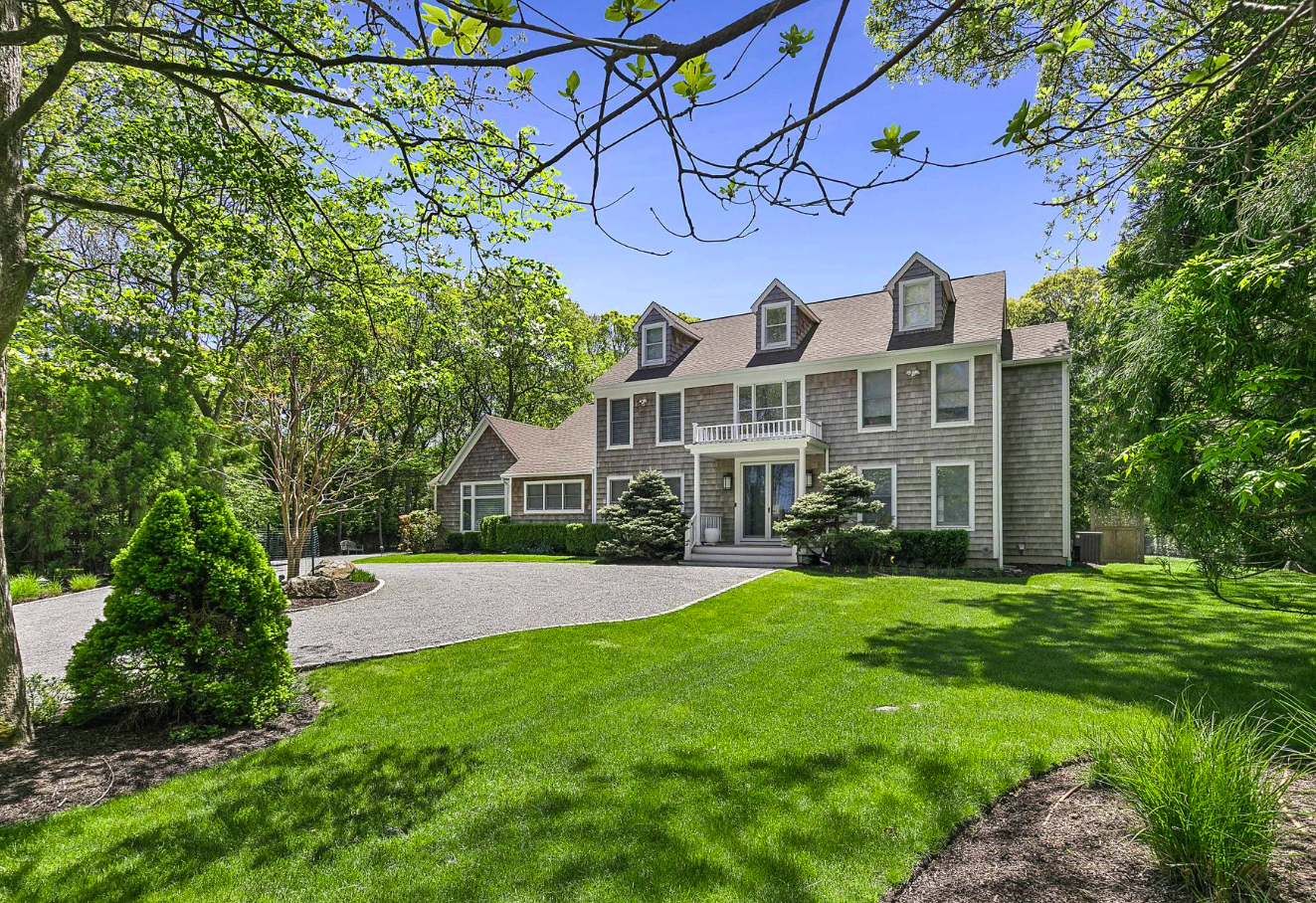 $3.659M | 51 HEDGES BANKS DRIVE, EAST HAMPTON