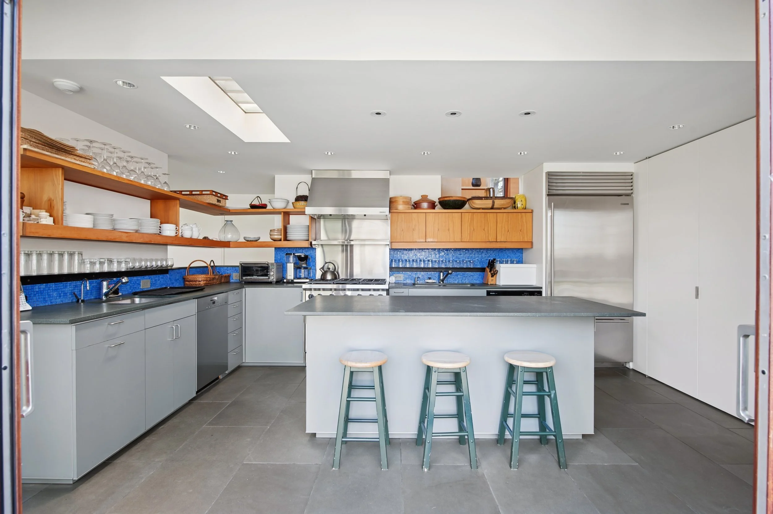 24-3 Eel Cove Rd East Hampton Kitchen-01.jpg